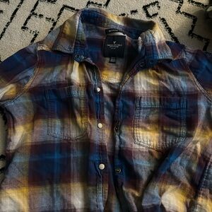 Size M American Eagle shirt